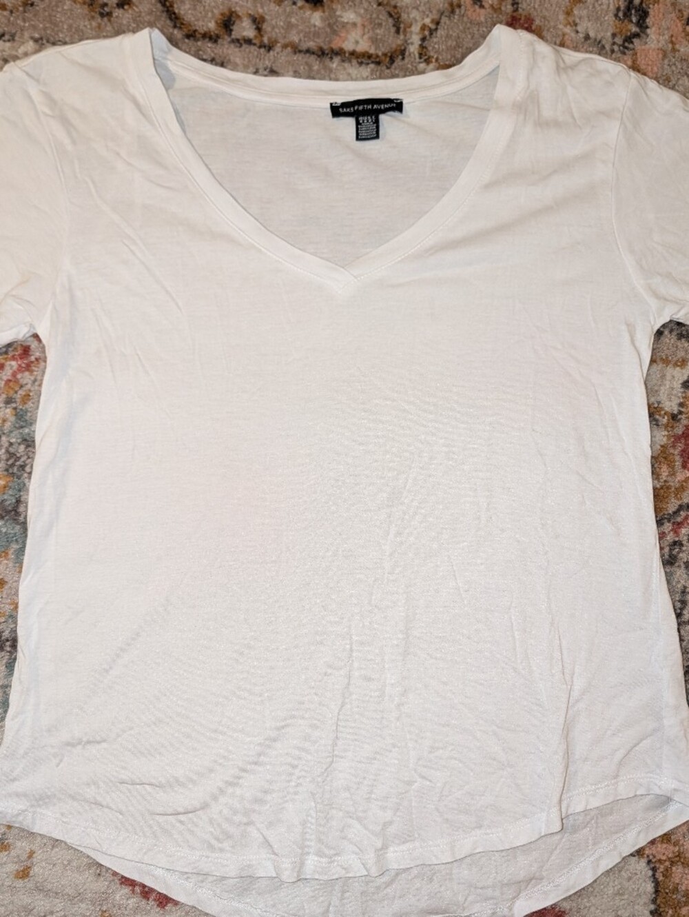 Saks Fifth Avenue Women L White V-Neck Short Sleeve Tee Casual Comfortable Light